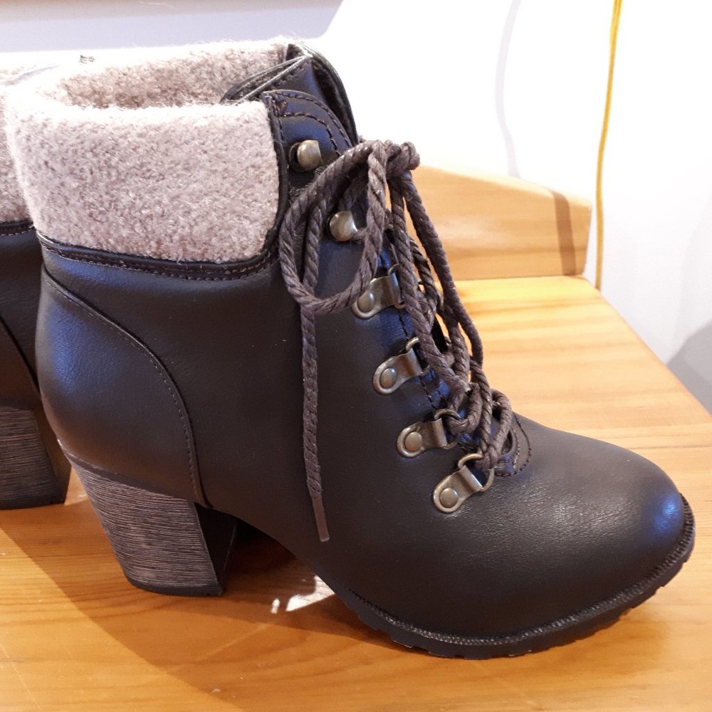 Brown Lace up Ankle Booties - Size 7 - Never worn